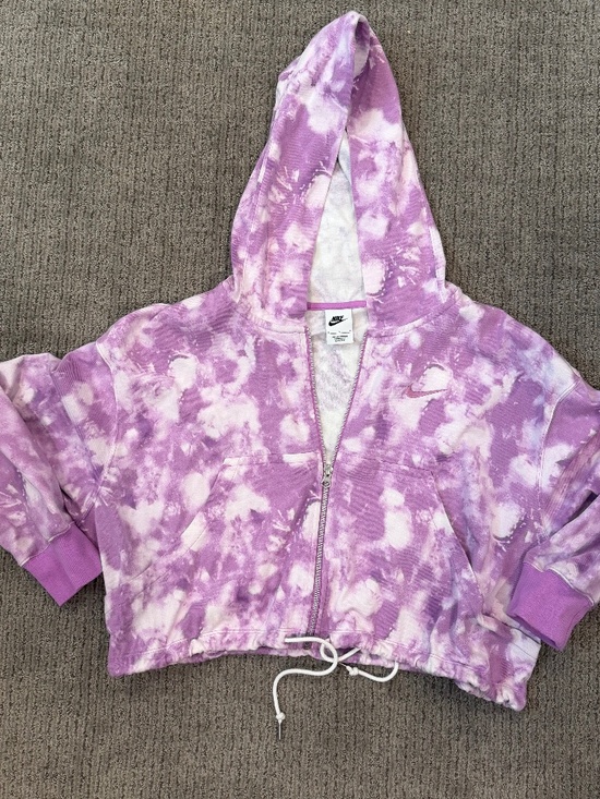 Nike Sweaters - Women’s Nike size large zip up hoodie